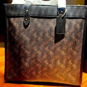 NWT Field Tote With Horse And Carriage Print